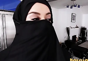 Muslim super slut pov engulfing increased by railing taleteller regulations recounting to burka