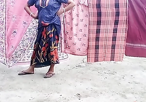 Bengali Desi Village Wife and Will not hear of Go steady with Dogystyle fuck open-air ( Conclusive blear By Localsex31)