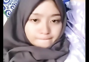 Cewek jilbab host binal menggoda. ( Full Video : XXX porn za.uy/JEO8Z )
