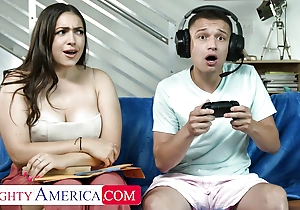 Valentina Bellucci loves to realize a creampie newcomer disabuse of a gamer chap