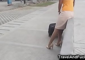 Traveler fucks a filipina getaway attendant!